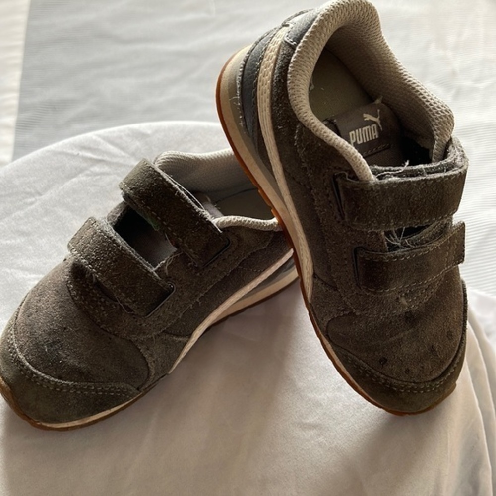 Puma ST Runner V2 V Toddler Shoes size 8! Grey